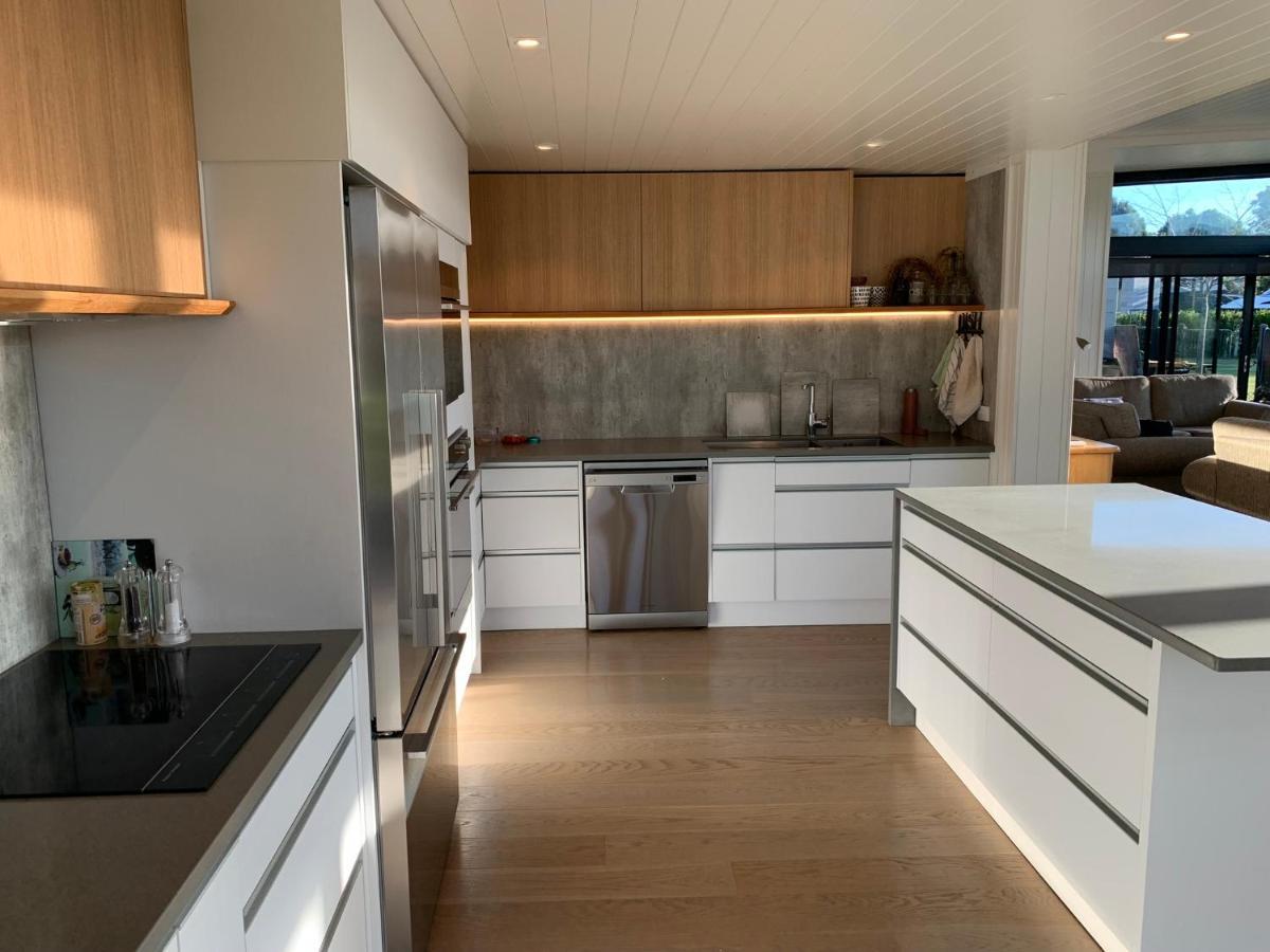 The Admiral Apartment Cooks Beach Bagian luar foto