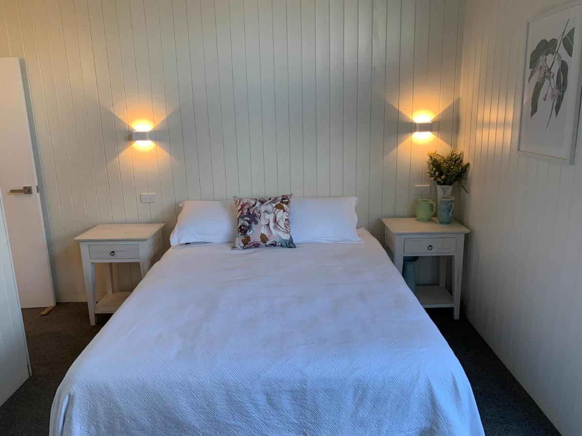 The Admiral Apartment Cooks Beach Bagian luar foto
